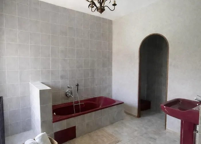 De Charmes - 3 Independantes Avec Salles De Bains Privatives فندق مبيت وإفطار